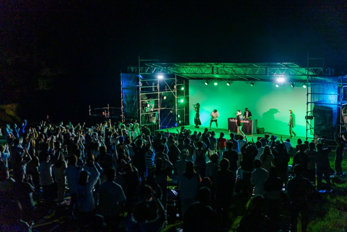 ライブステージ