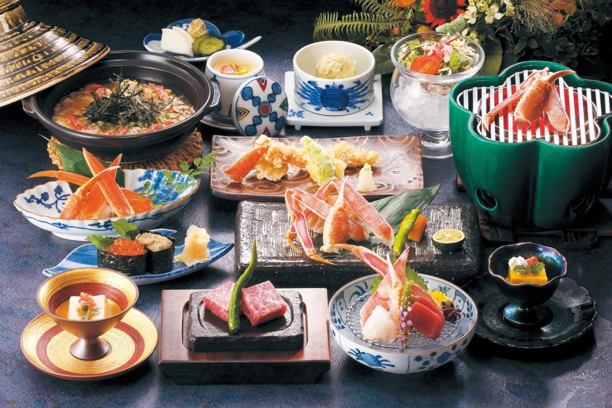 豪華な日本料理のフルコース