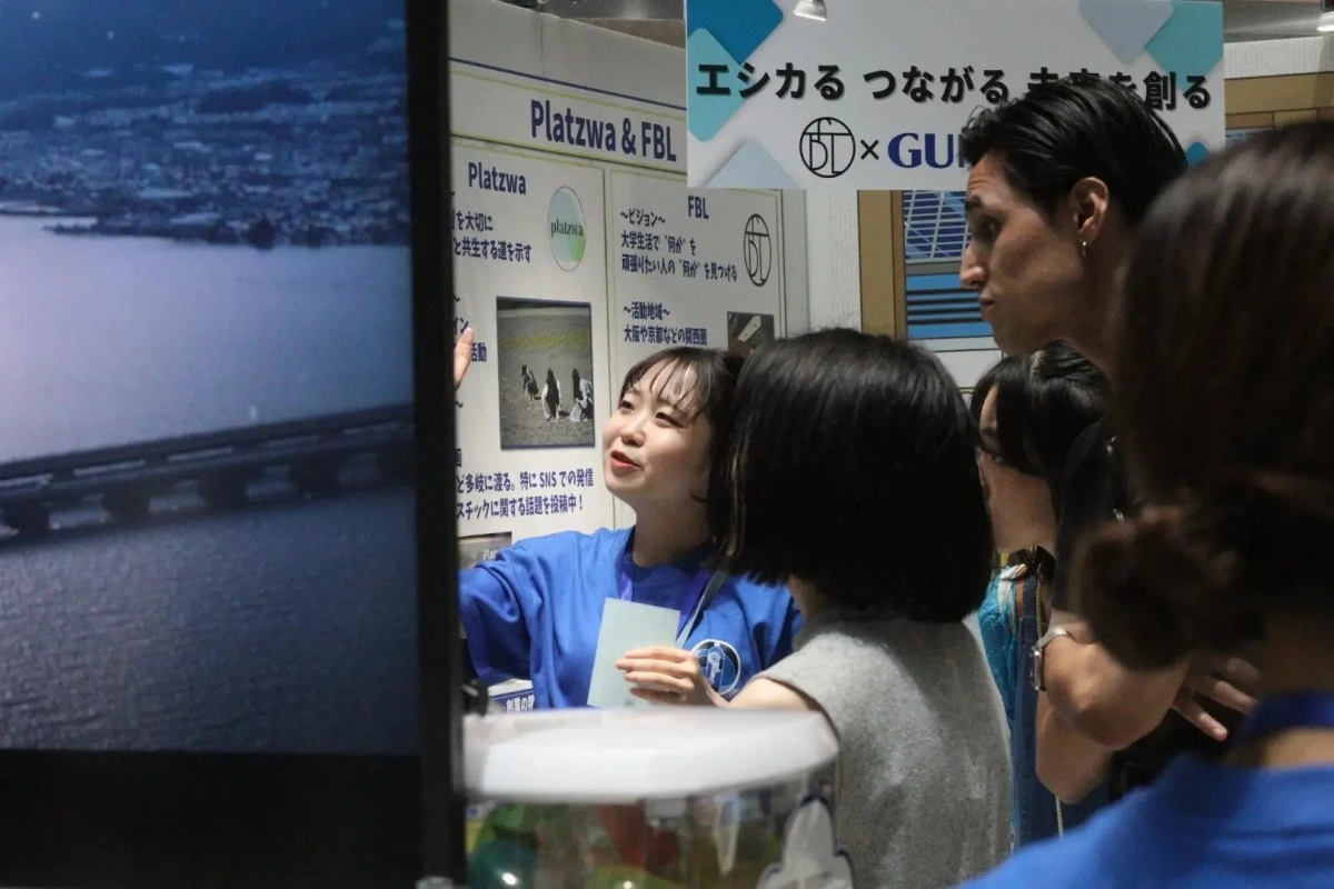 共創プロジェクトブースでのプレゼンテーション