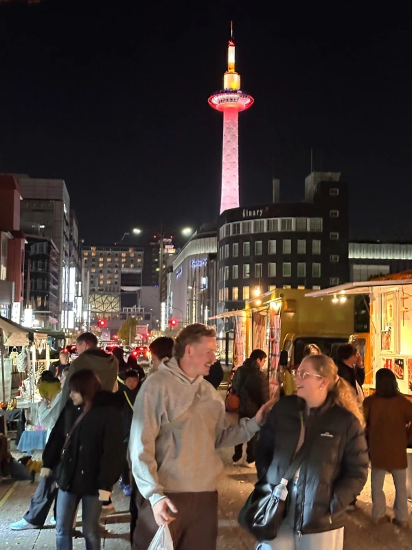 ライトアップされた京都タワー