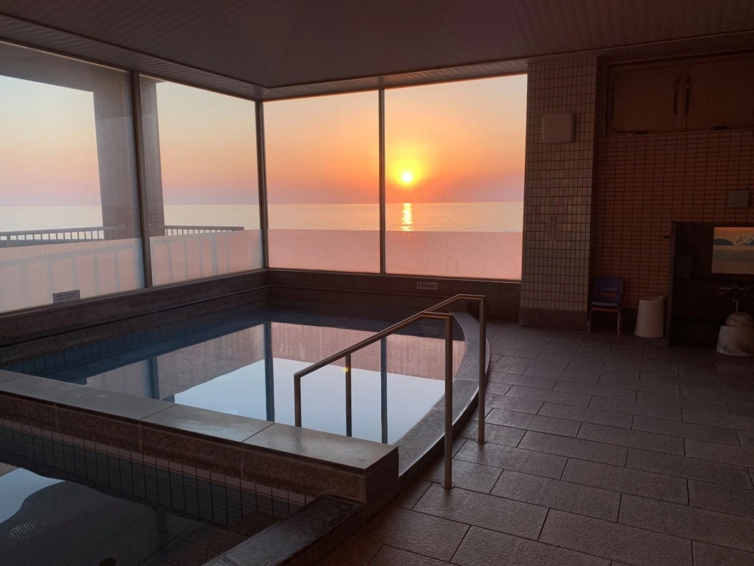 夕日を望む温泉
