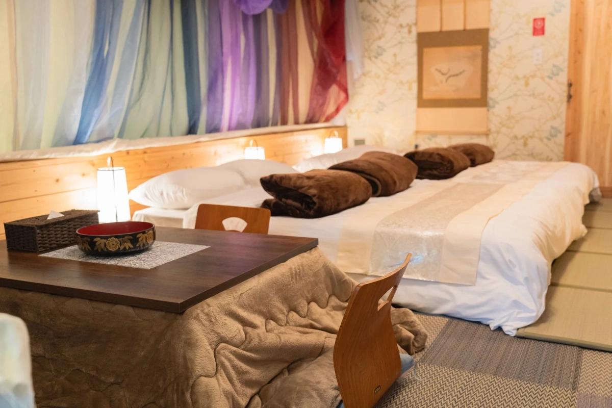 和モダンなグランピングテント