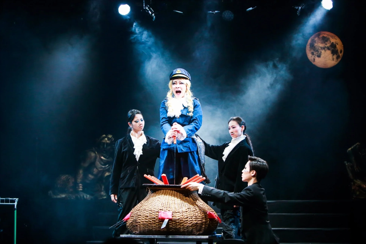 舞台イメージ(NY公演 青ひげ公の城より)