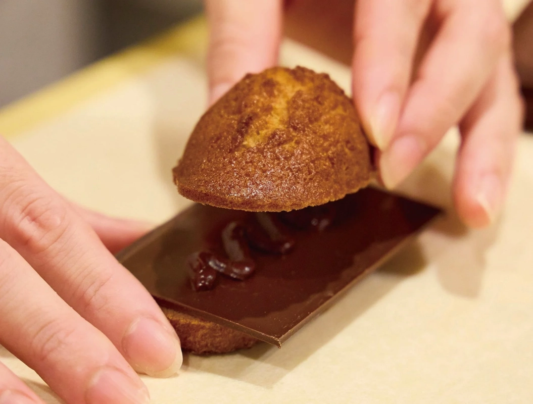 フィナンシェと板チョコレート
