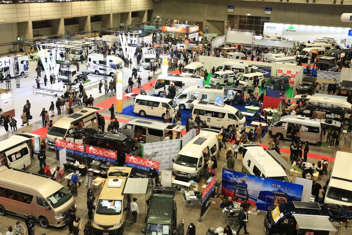 キャンピングカー展示