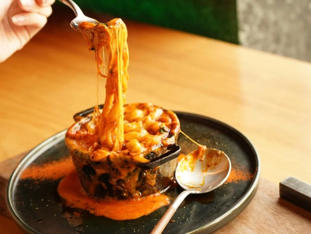 伸びるチーズ料理