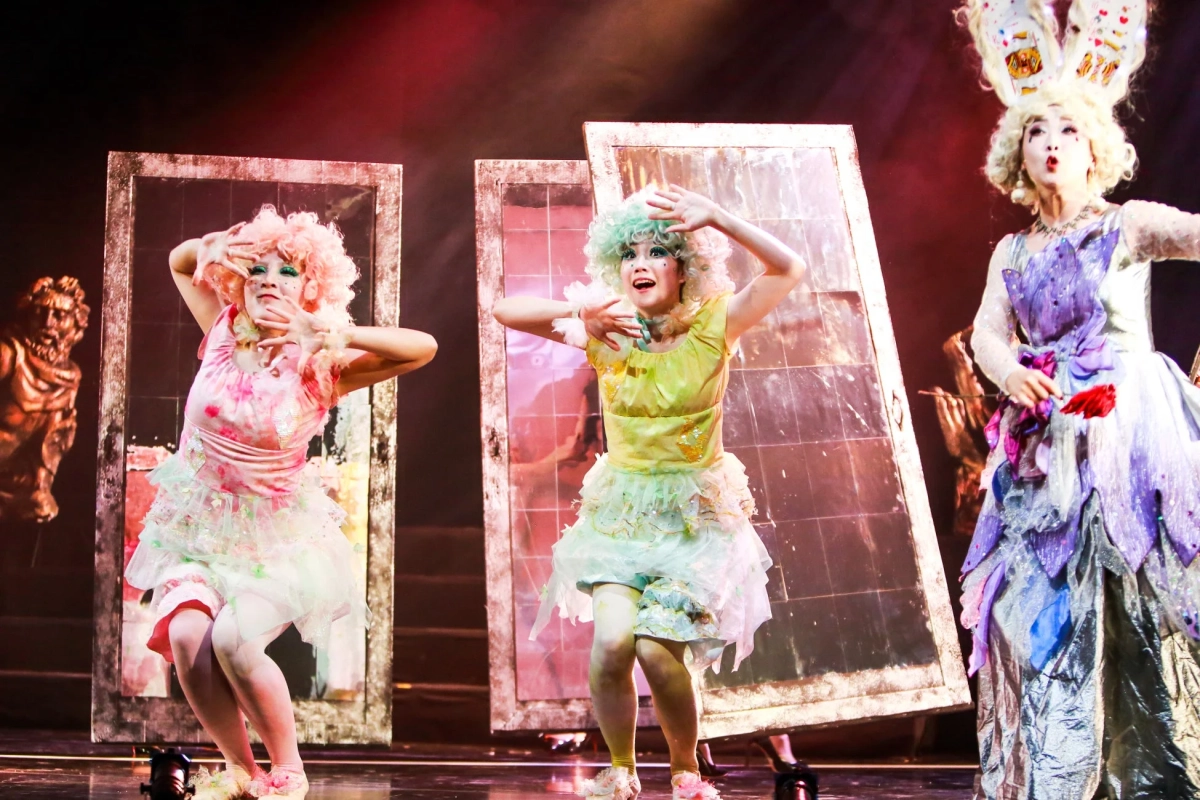 舞台イメージ(NY公演 青ひげ公の城より)