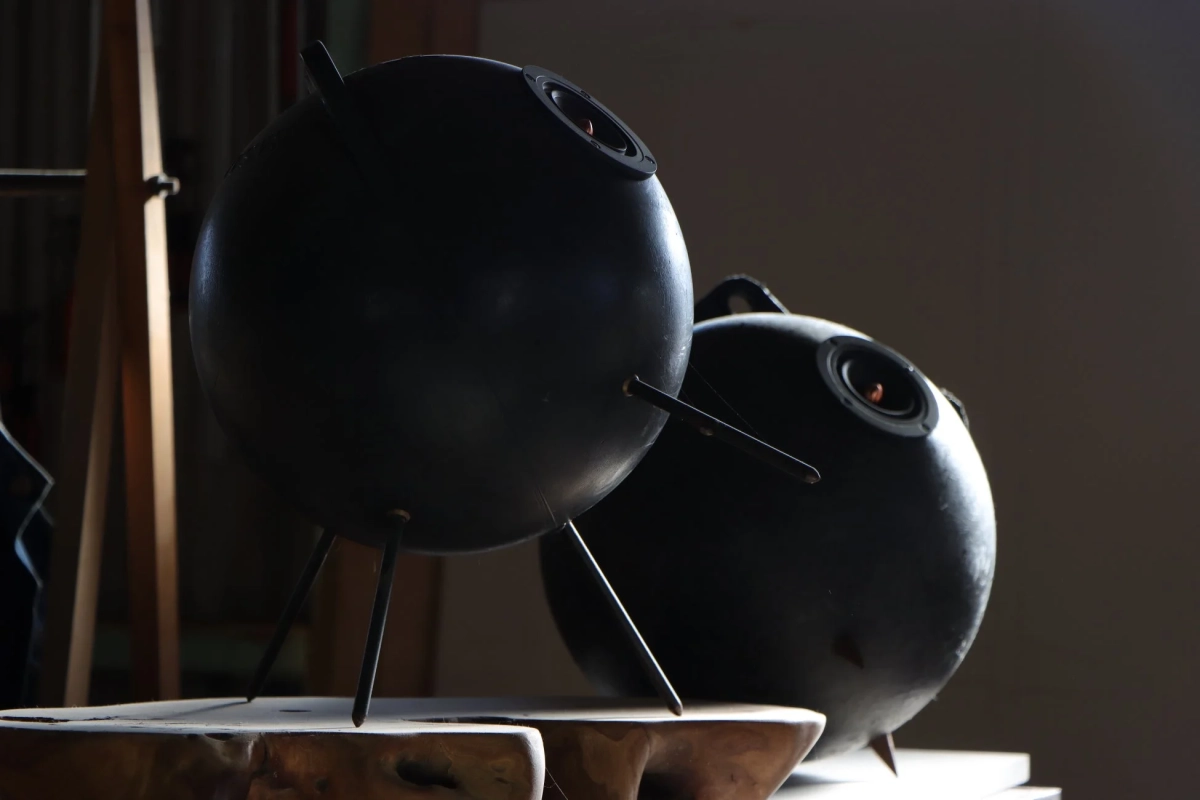 球体状のスピーカーオブジェ