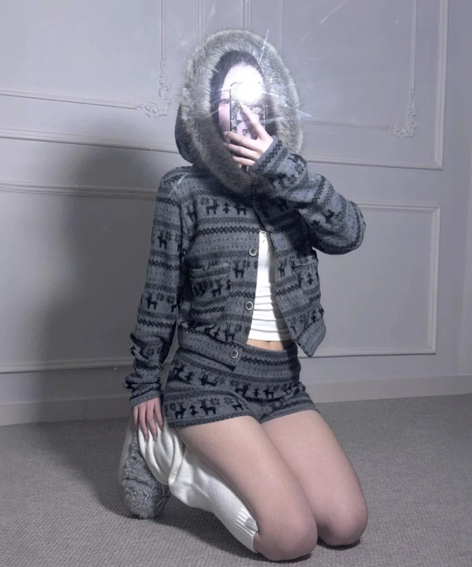 トナカイ柄ニットセットアップの人物