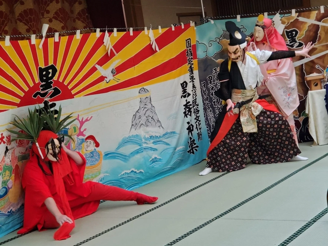 複数の演者による舞台