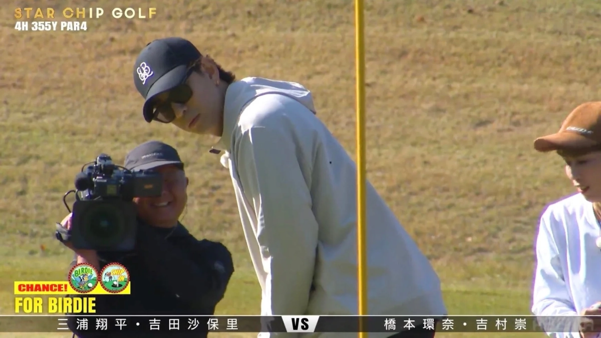 ゴルフ対決の様子
