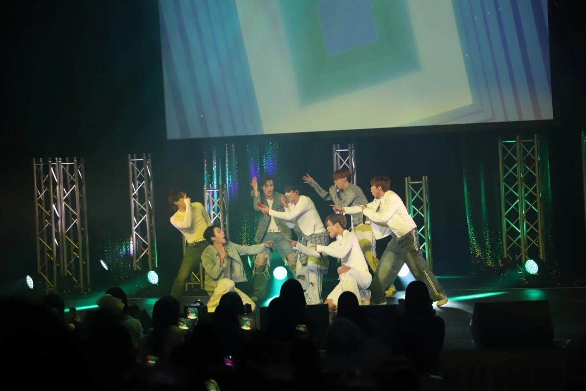 ステージでのパフォーマンス写真