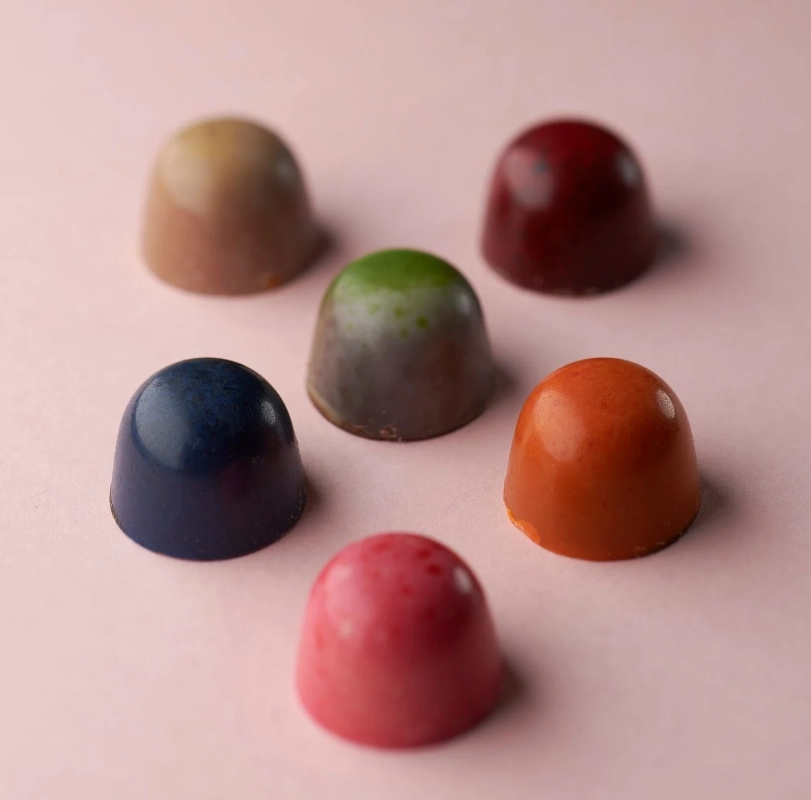 カラフルなボンボンショコラ