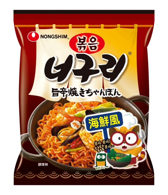 農心ブランドの「旨辛焼きちゃんぽん」インスタントラーメンのパッケージです。海鮮風味の炒め麺が美味しそうな写真と、料理をするタヌキのキャラクターが特徴で、辛くて美味しい韓国風焼きちゃんぽんであることを示しています。