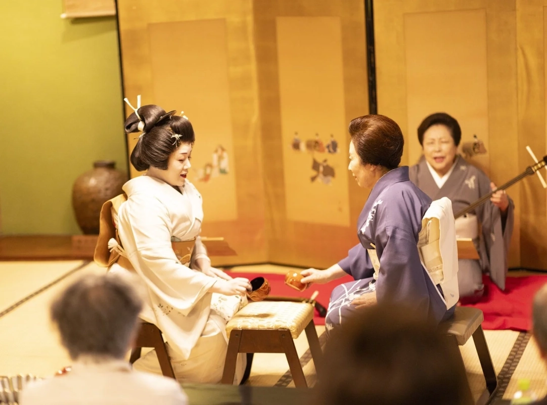 芸妓のおもてなし風景