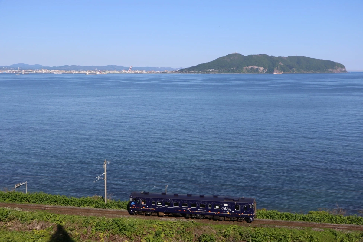 海沿いを走る道南いさりび鉄道