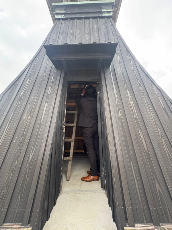 今津灯台の内部見学の様子