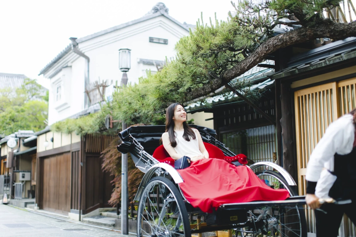 人力車に乗る女性