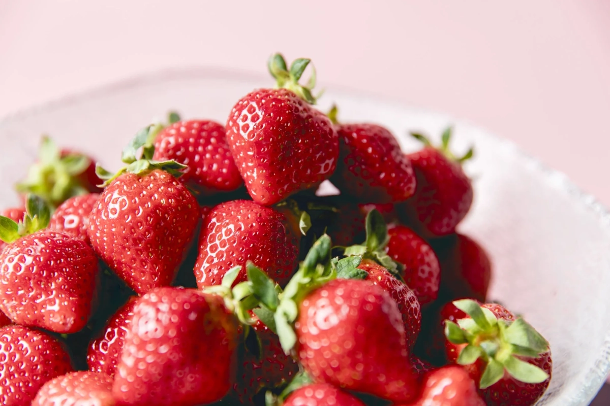 山盛りの新鮮ないちご