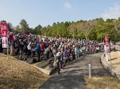 ウォーキングイベントで賑わう参加者たち