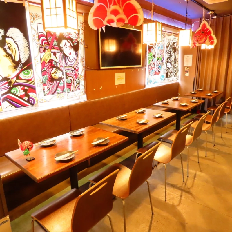 モダンな和風居酒屋の店内