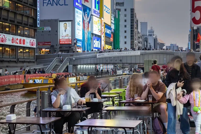 道頓堀川を一望できる人気のテラス席