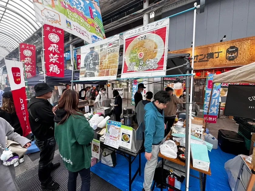 賑やかな屋外イベントの様子