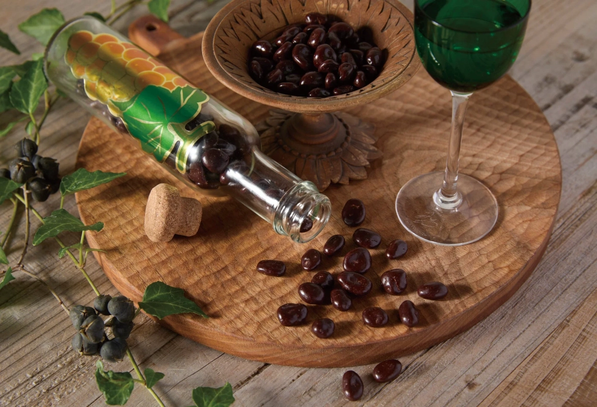 チョコレートドラジェとワイングラス