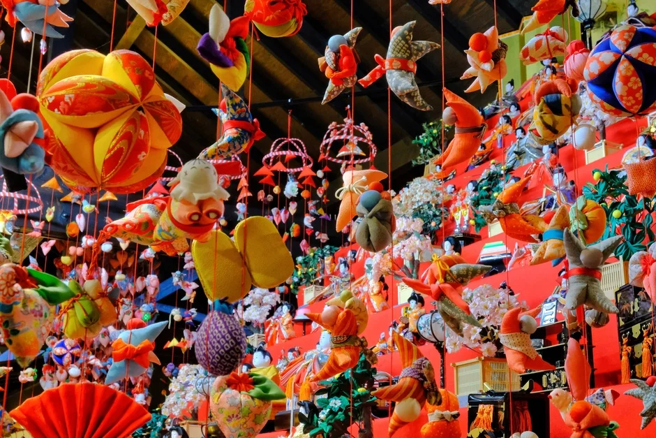 色とりどりのつるし雛