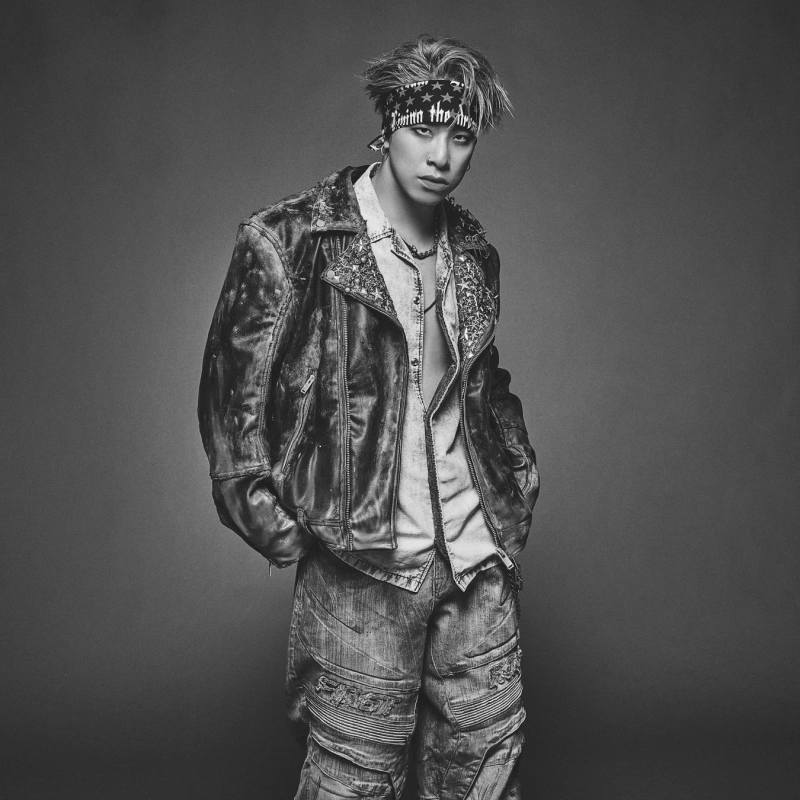 陣（THE RAMPAGE）のモノクロポートレート