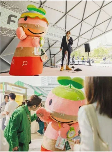 マスコットキャラクターと交流