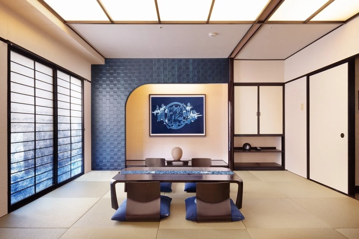 和室,畳,障子,座卓,座椅子,日本家屋,インテリア,モダン,落ち着いた雰囲気,青い壁,アート,ホテル,旅館