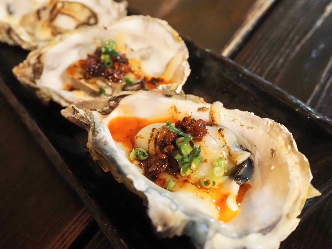 スパイシーな牡蠣料理