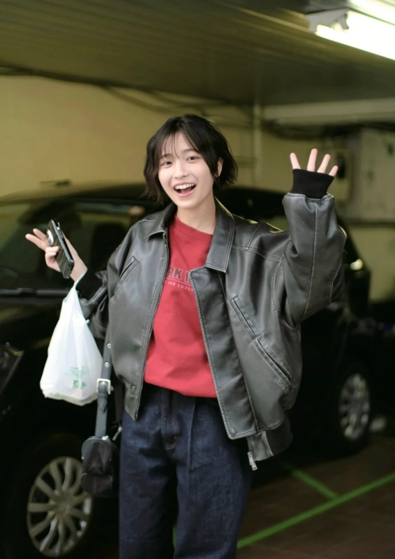 レザージャケットの沢田京海