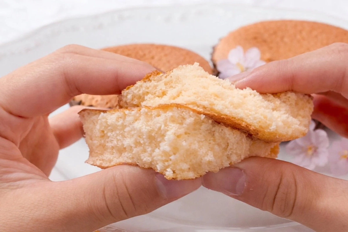 さらに割られた焼き菓子