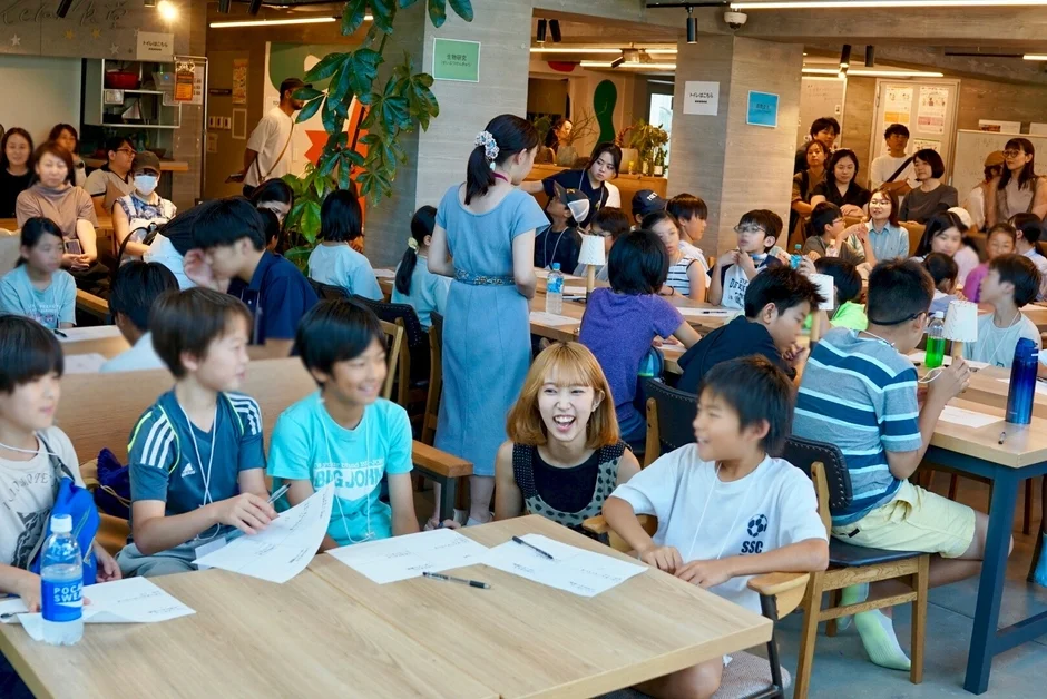 子どもたちが学習に取り組んでいる様子