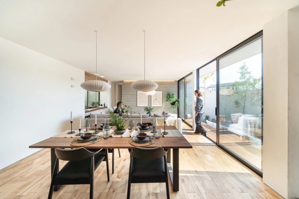 明るいリビングダイニング