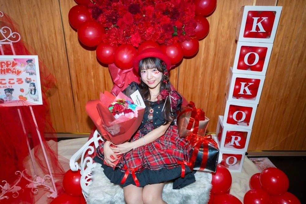 誕生日を祝われる萩田こころ