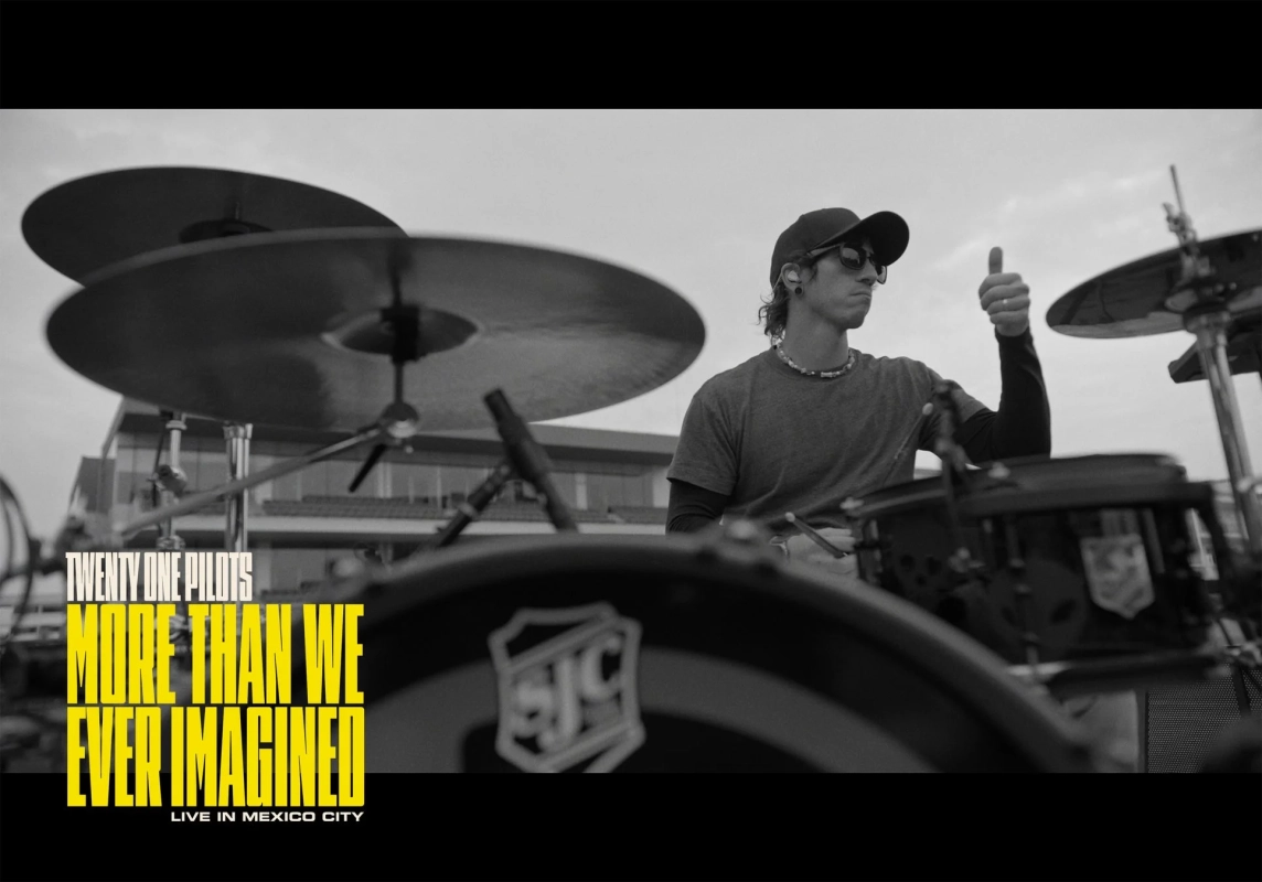 ドラマーのモノクロ画像