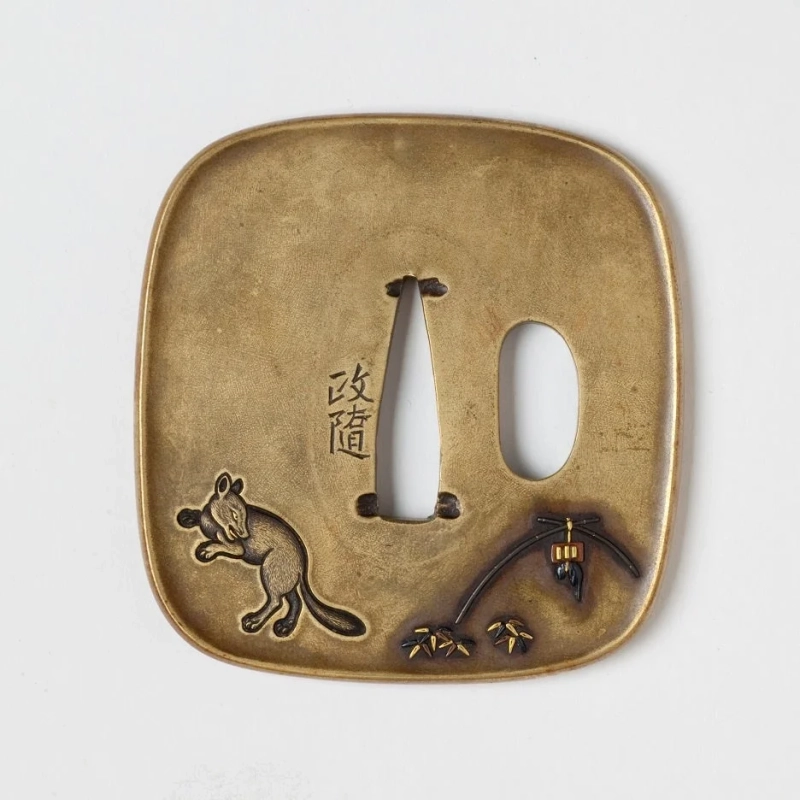 狐と提灯がデザインされた鍔