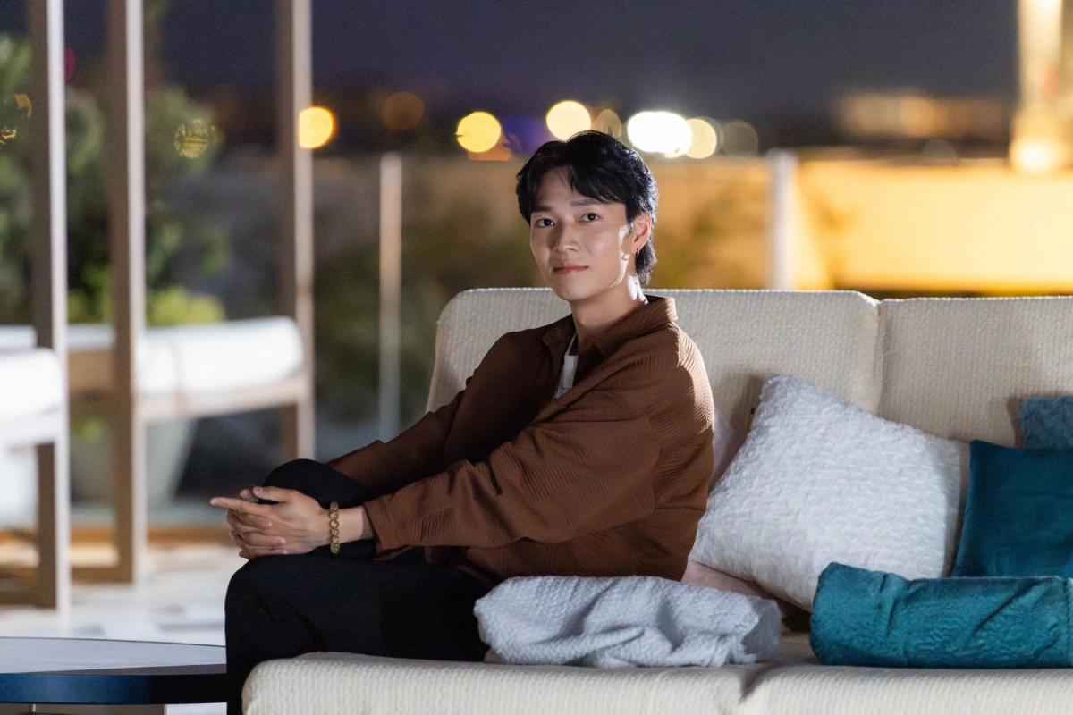 奥雄人さんのリラックスしたポートレート