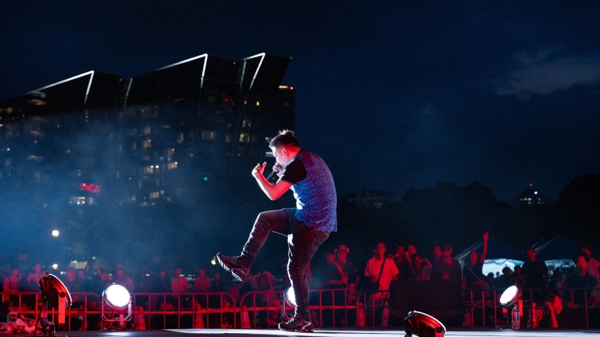 ライブステージ