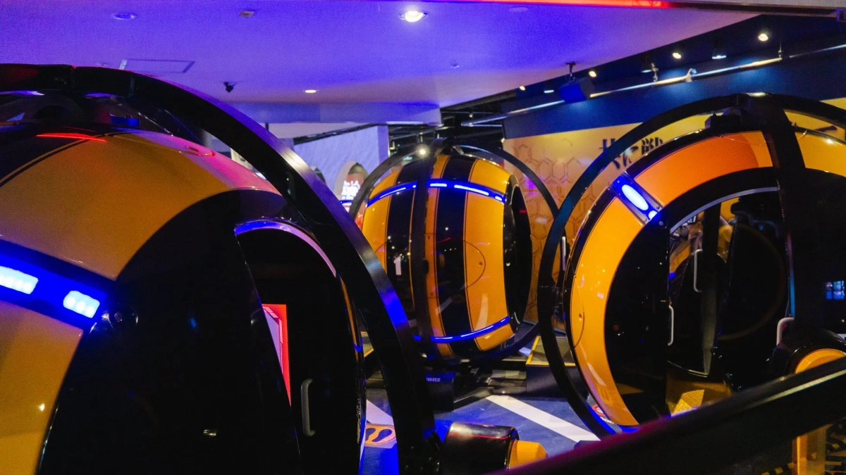 近未来的なアミューズメントマシン