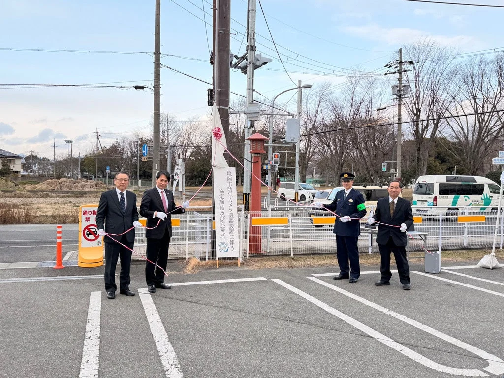 高性能防犯カメラ増設と協定締結の除幕式