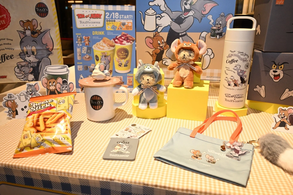 タリーズコーヒーとトムとジェリーのコラボグッズ展示