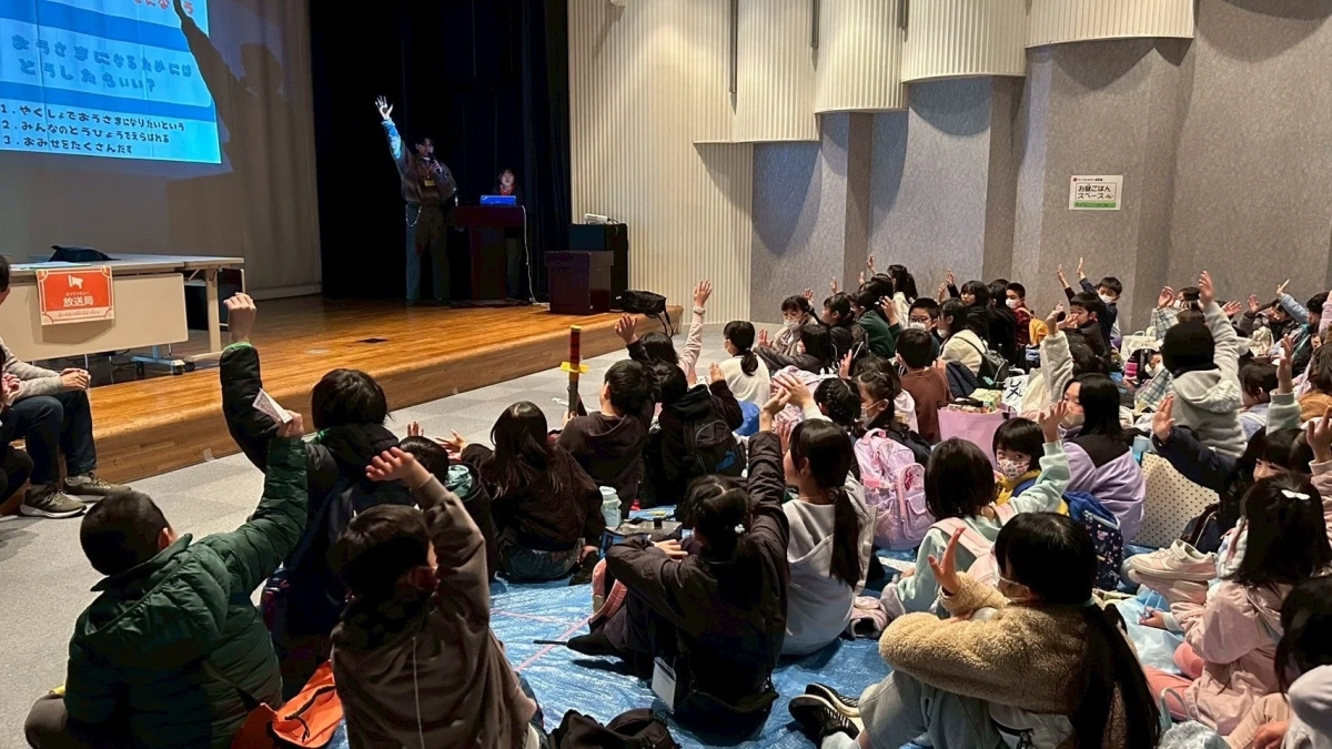 説明を聞く子どもたち