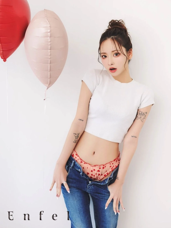 ハート柄ショーツとカジュアルな着こなし