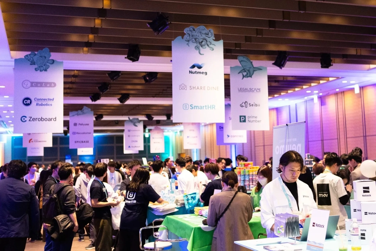 STARTUP AQUARIUM 賑わうイベント会場、企業ブース