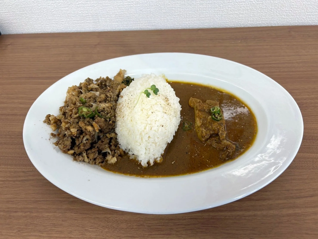 バターチキンカレーと地鶏キーマのあいがけ