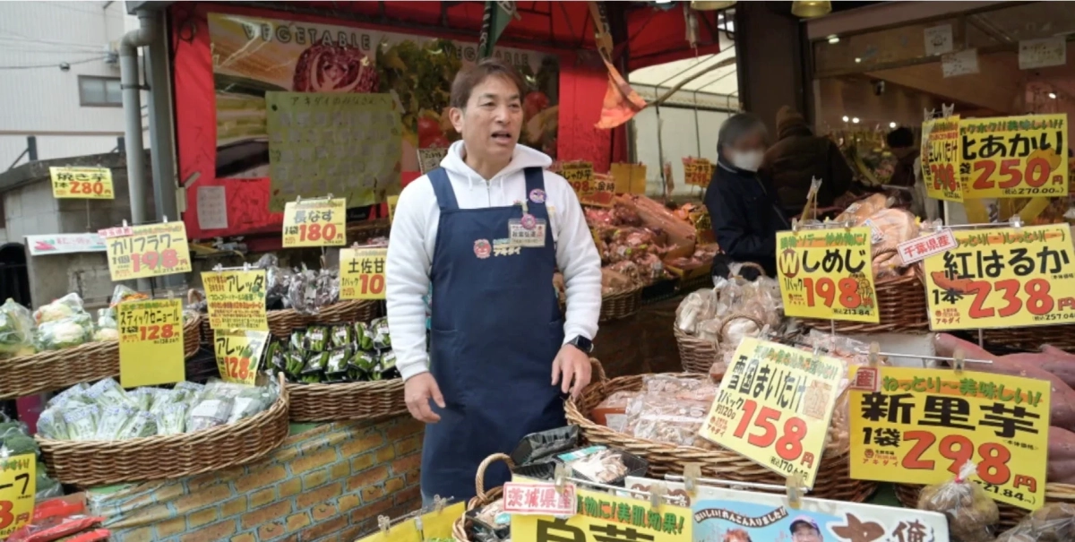 八百屋の店先の画像